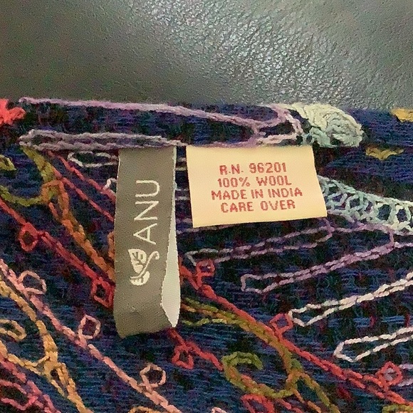 Women’s Full length Shaw. Beautiful colors. Very Warm Sold at Anthropologie - Picture 8 of 9